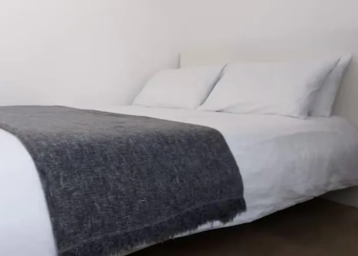 Large 2 Bedroom City Centre Apartment + Parking